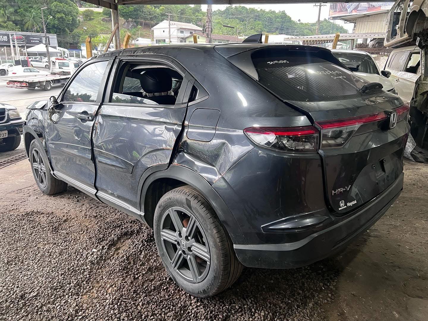 Honda HR-V Touring 1.5 Turbo 2023 no pátio do Desmanche SulCar