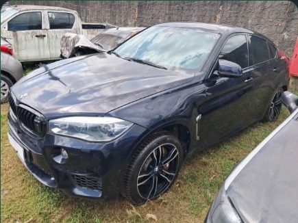 BMW X6 M 4.4 V8 2016 no pátio do Desmanche SulCar