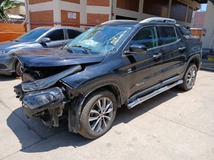 Fiat Toro Volcano 2.0 Diesel 4x4 2019 no pátio do Desmanche SulCar
